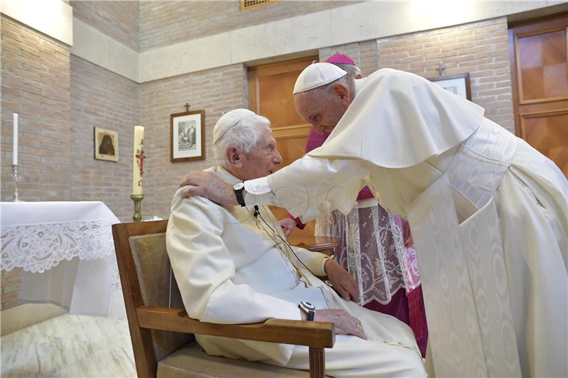 Bivši papa Benedikt XVI. kritizirao njemačkog kadinala