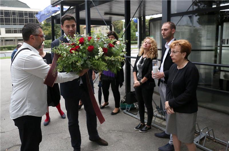 Bernardić povodom Nacionalnog dana borbe protiv nasilja nad ženama položio cvijeće i dao izjavu za medije 