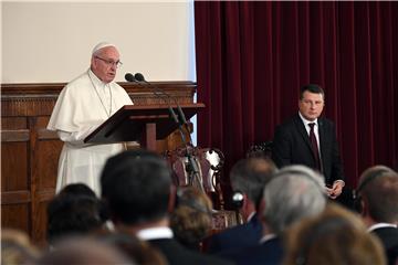 Papa u Latviji: Poštujte i branite svoju teško stečenu slobodu