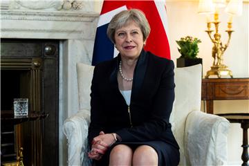 May ima punu potporu svojih ministara za plan o brexitu