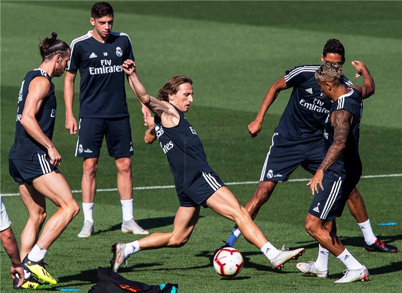 Modrić donio trofej u Madrid gdje želi završiti karijeru