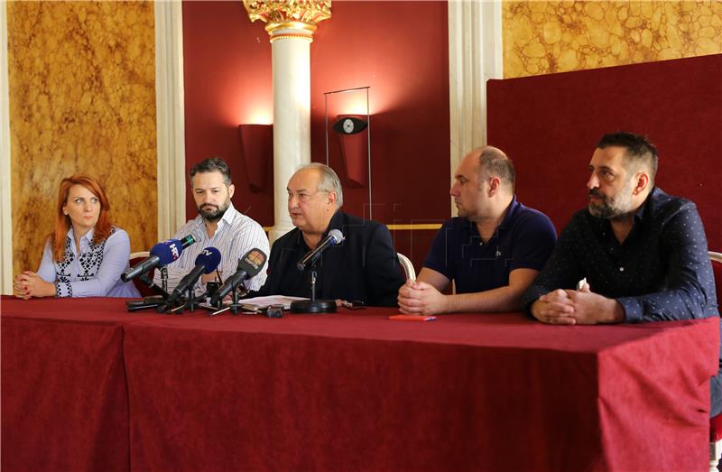  Božidar Šnajder, intedant osječkog HNK-a održao konferenciju za novinare