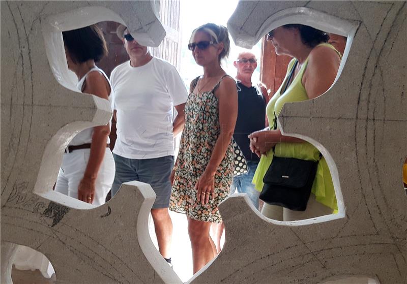 Klesarska škola u Pučišćima privlači sve više stranaca
