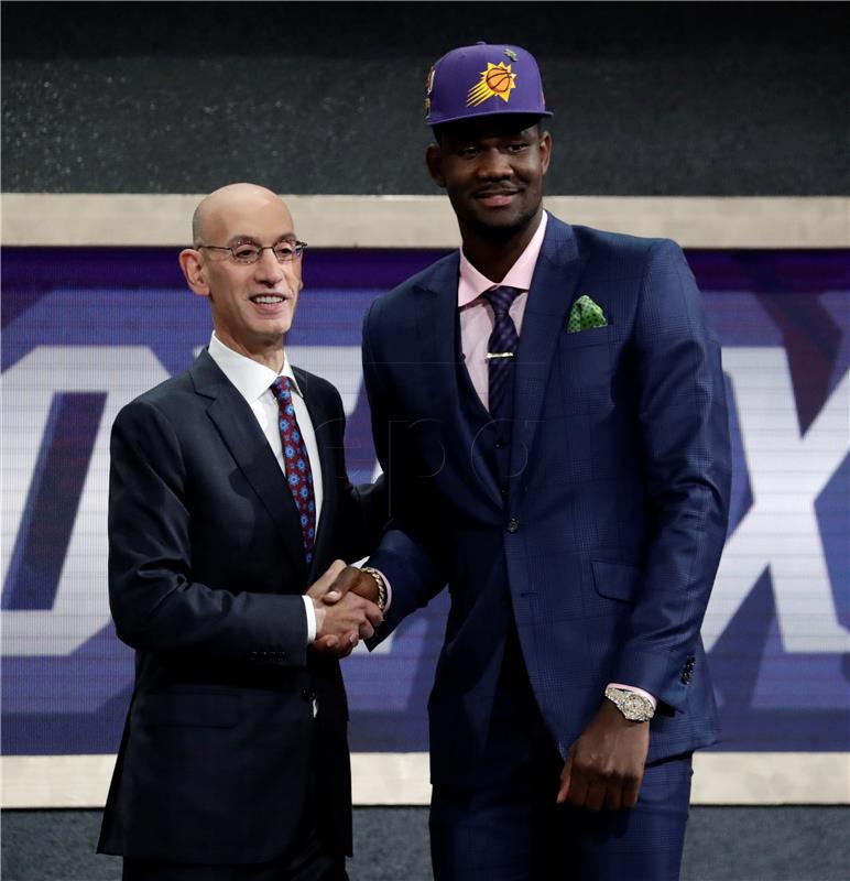 NBA predsezona: Prvi izbor drafta Deandre Ayton predvodio Phoenix u porazu 