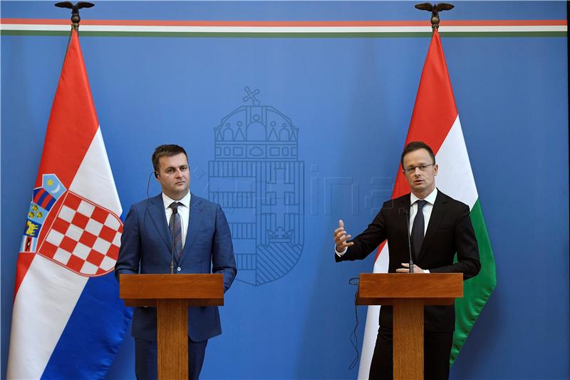 Croatian energy minister, Hungarian FM talk joint energy projects