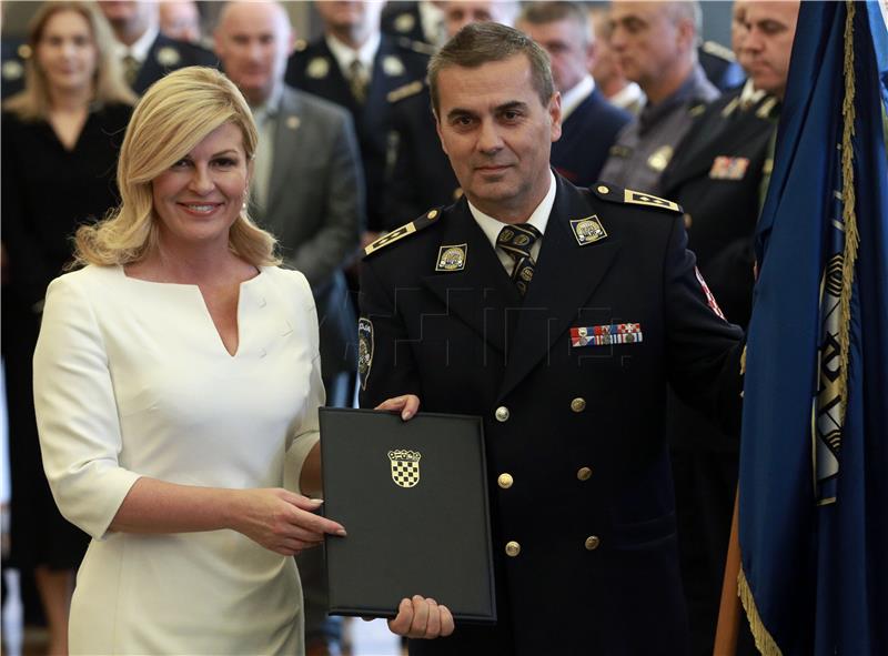 Grabar-Kitarović priredila svečani prijam u prigodi obilježavanja Dana policije i blagdana sv. Mihovila