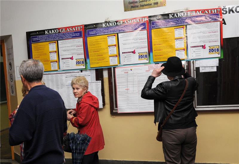 Izbori u BiH: Do 15 sati glasalo 37 posto birača; osam izgreda na biralištima