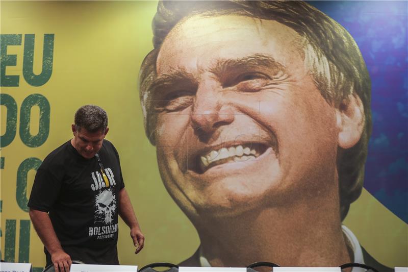 Bolsonaro radi na formiranju koalicije uoči drugog kruga izbora u Brazilu