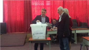 Komsic wins more votes than Dzaferovic in elections for Croat and Bosniak members of presidency 