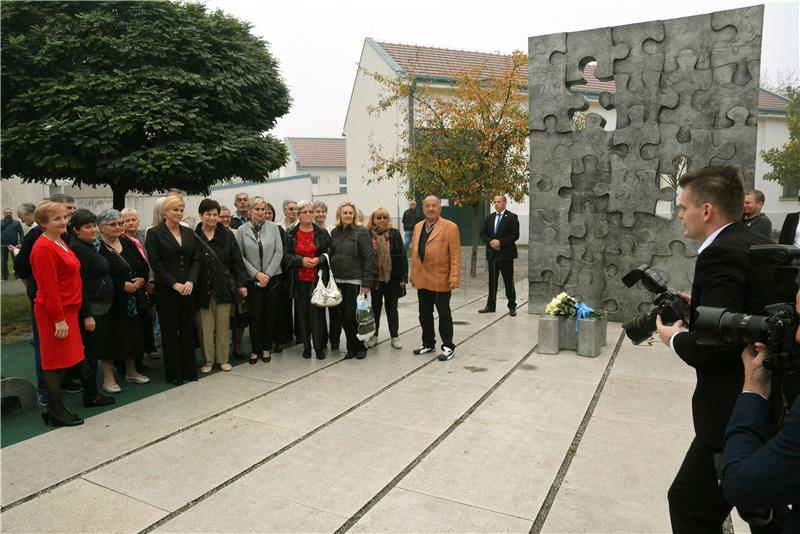 Grabar-Kitarović u Slavonskom Brodu s predstavnicima braniteljskih udruga