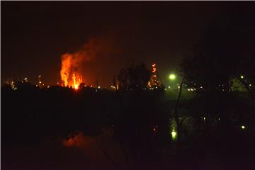 Slavonski Brod - Snažna eksplozija u Rafineriji u Bosanskom Brodu