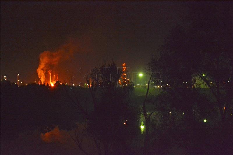 Slavonski Brod - Snažna eksplozija u Rafineriji u Bosanskom Brodu