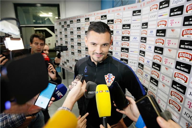 Pivarić i Lovren: Žao nam je što će se utakmica igrati pred praznim tribinama