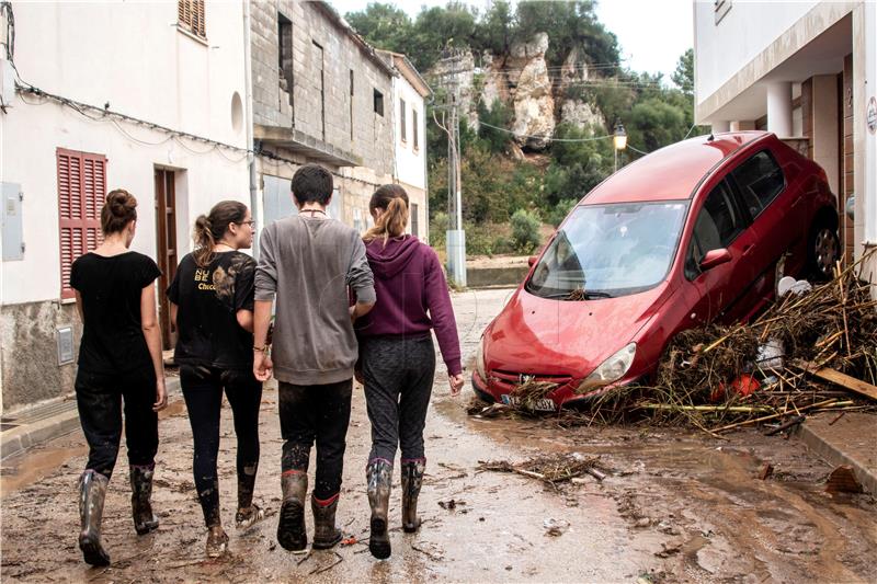 Deset poginulih u poplavama na Mallorci, nestalo jedno dijete