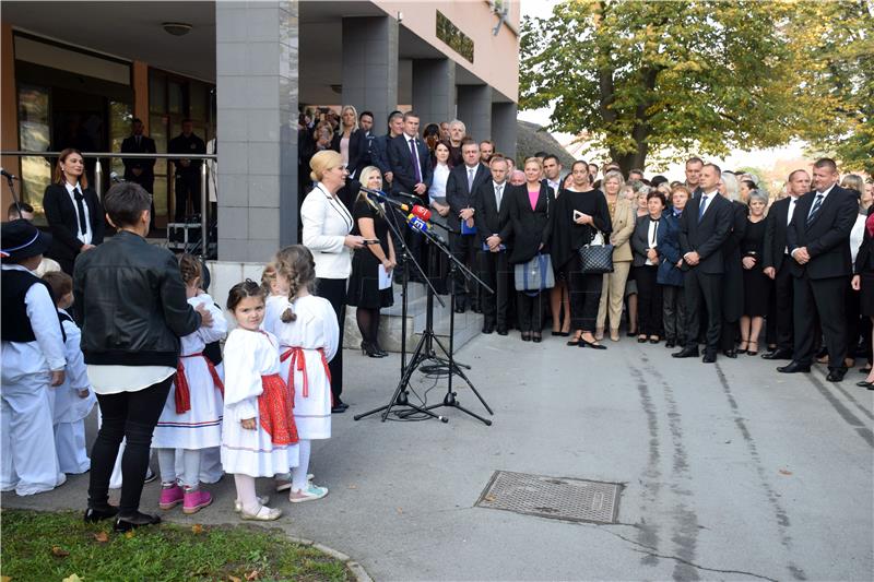 Predsjednica Grabar Kitarović premjestila svoj Ured u Viroviticu