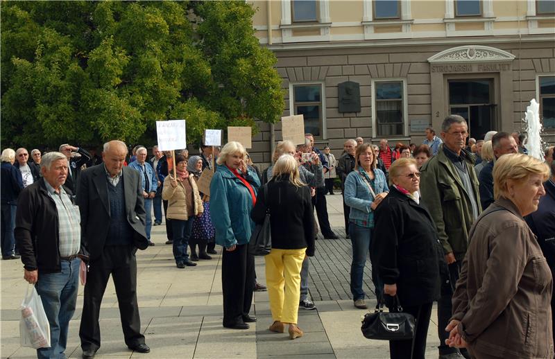 Unionists set to initiate referendum if pension reform protest not enough 