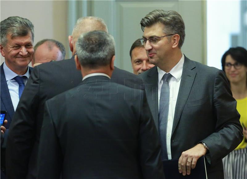 Plenković: Odbijam sve navode oporbe za smjenu Kujundžića