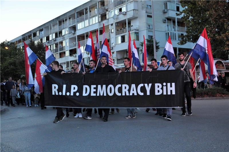 10,000 Croats rally in Mostar to protest against newly-elected presidency member