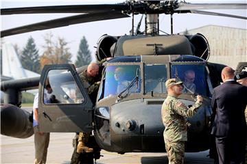 Na Plesu predstavljeni helikopteri Black Hawk 