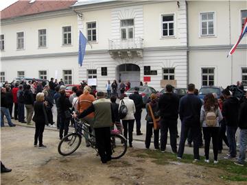 Petrinjci prosvjedovali protiv gradonačelnika