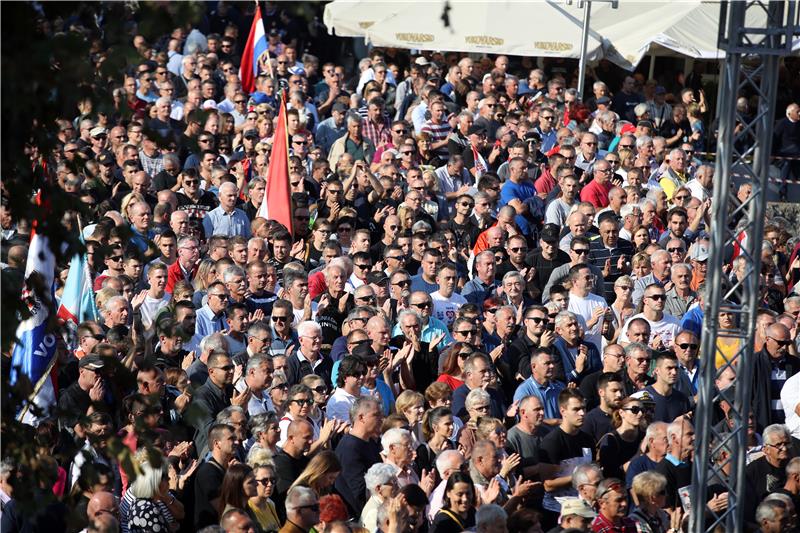 Potresna svjedočenja iznesena na vukovarskome prosvjednom skupu 