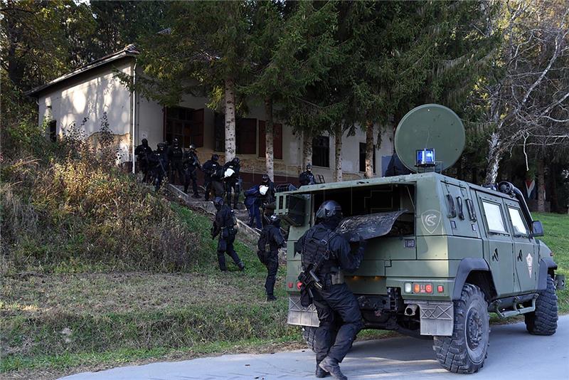 Na vojnom vježbalištu "Gakovo" održana vojna vježba "Velebit 18 - združena snaga"