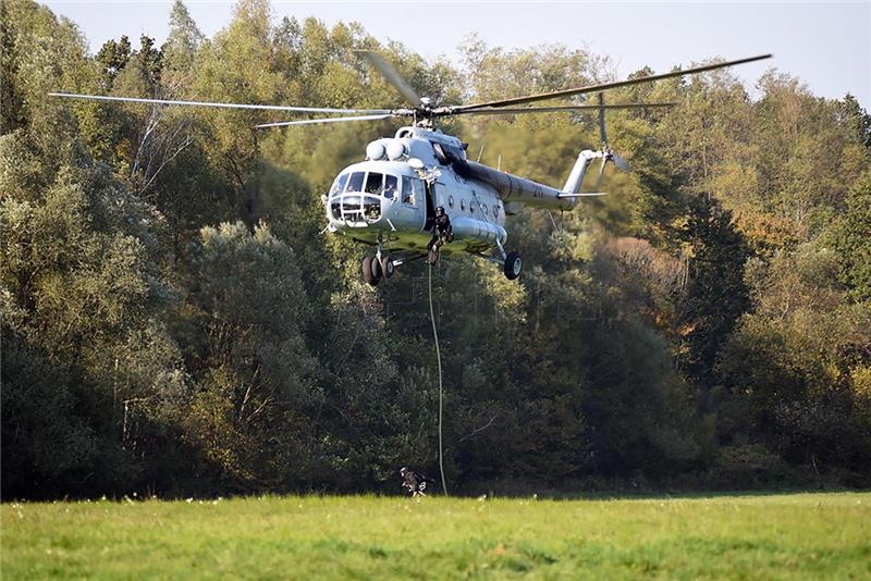 Na vojnom vježbalištu "Gakovo" održana vojna vježba "Velebit 18 - združena snaga"