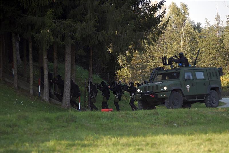 Na vojnom vježbalištu "Gakovo" održana vojna vježba "Velebit 18 - združena snaga"