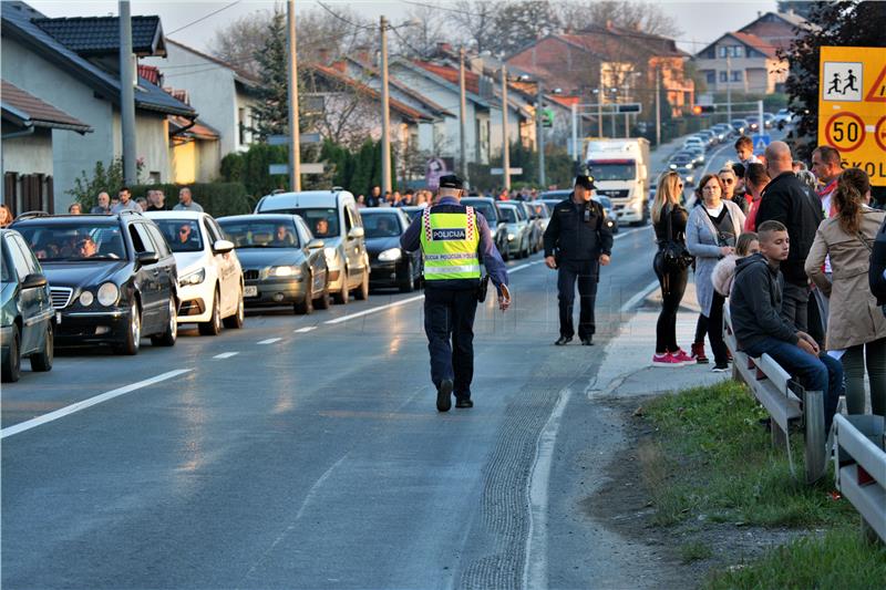 Stanovnici Turnja prosvjedovali na D1