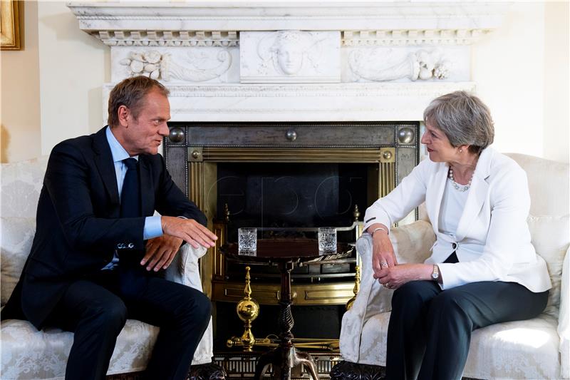 Tusk će tražiti od May ideje za nastavak pregovora o Brexitu