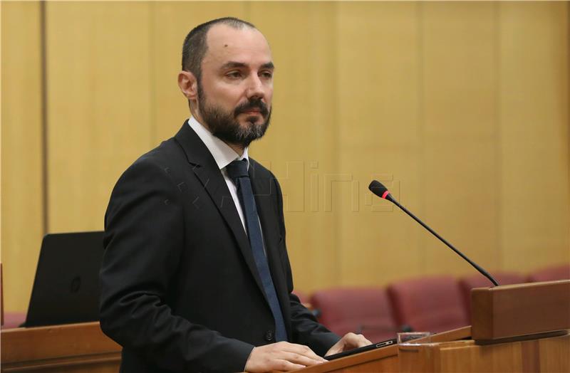 Serb MP draws attention to violence against Orthodox school students in Zagreb