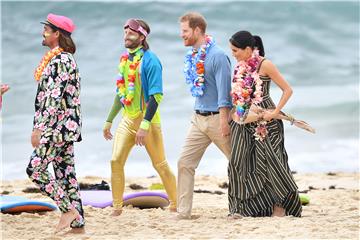 Harry i Meghan bosonogi na australskoj plaži Bondi 