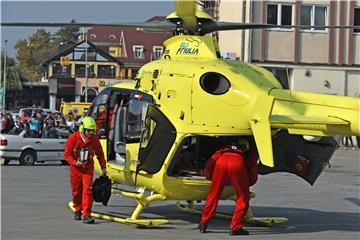 Pokazna vježba simulacije prometne nezgode više ozlijeđenih osoba i spašavanja putem specijalnog helikoptera opremljenoga za potrebe HMS-a