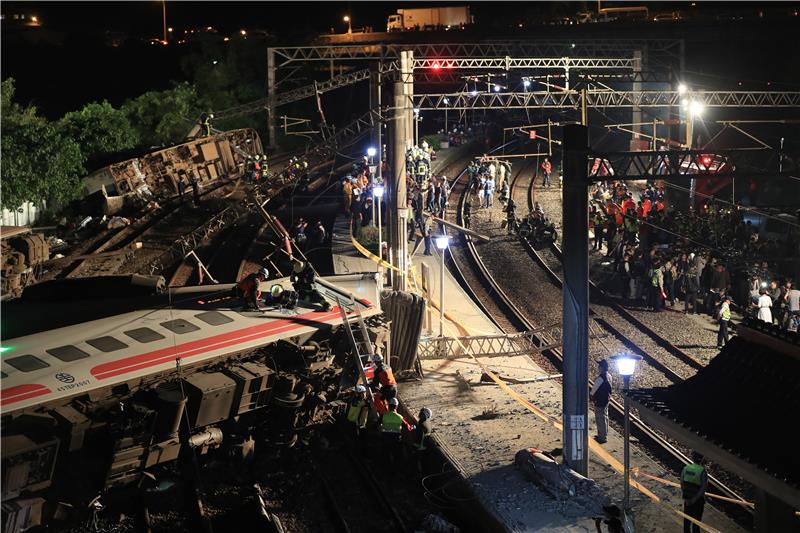 Poginulo 18, ozlijeđenih 168 u željezničkoj nesreći na Tajvanu - novi podaci