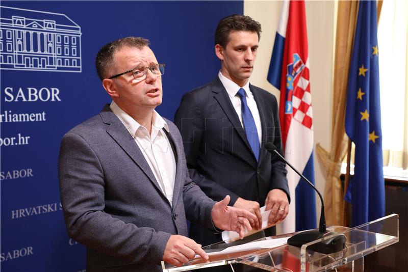 Most pozvao Vladu da povuče predloženi mirovinski paket