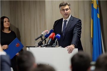 Plenković na svečanoj sjednici makarskog Gradskog vijeća: Investicije u Hrvatskoj dvije milijarde eura 