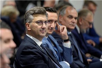 Premijer Plenković sastao se sa splitskom gradonačelnikom Androm Krstulovićem Oparom