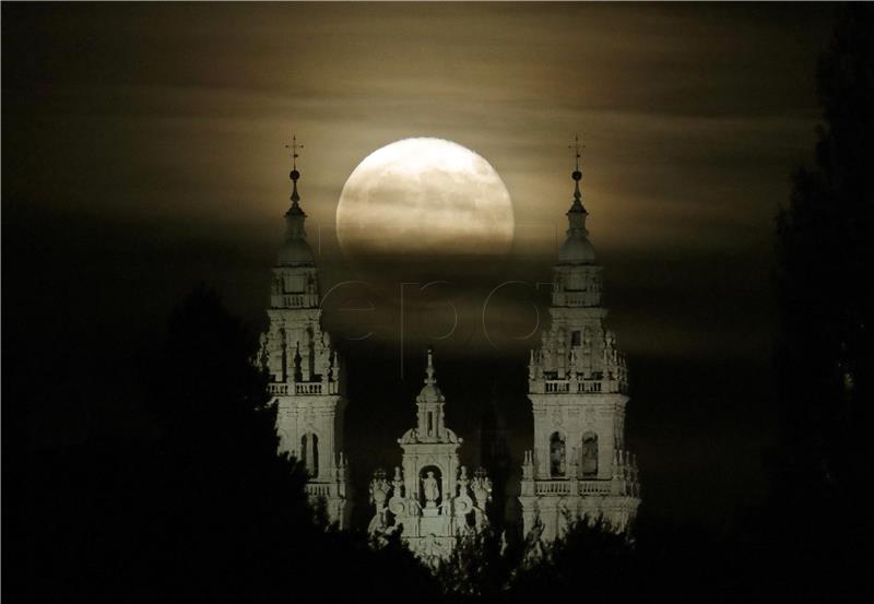 SPAIN MOON