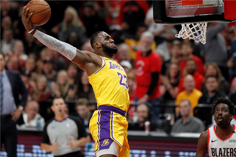 NBA: Prva domaća pobjeda i 'triple-double' Jamesa u Lakersima