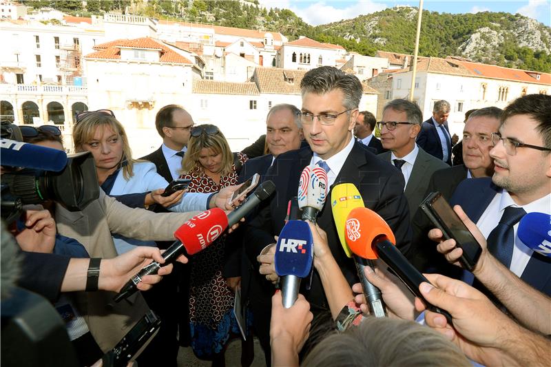 VLADA Plenković: Vladina sjednica na Hvaru referentna je za razvoj otoka