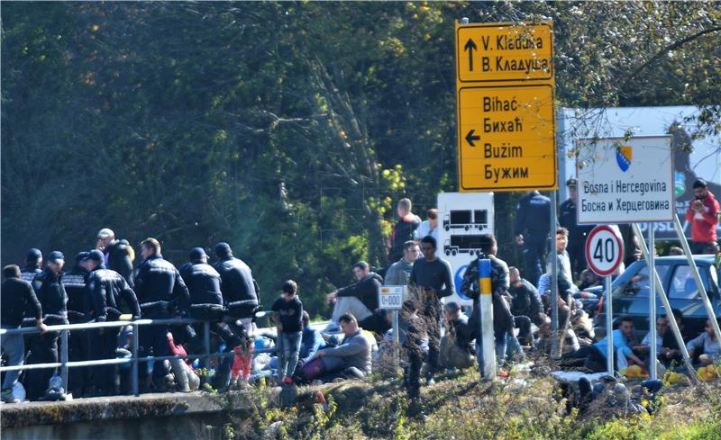 Maljevac border crossing closed for 3rd day in row, migrants pushed back from road