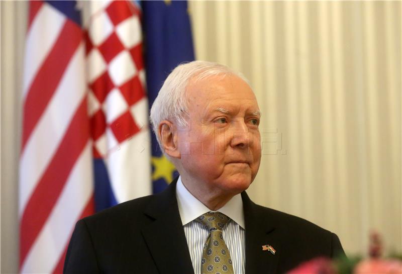 President decorates US senator for promoting Croatia in America