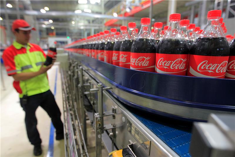 FILE INDONESIA ECONOMY COCA COLA RESULTS