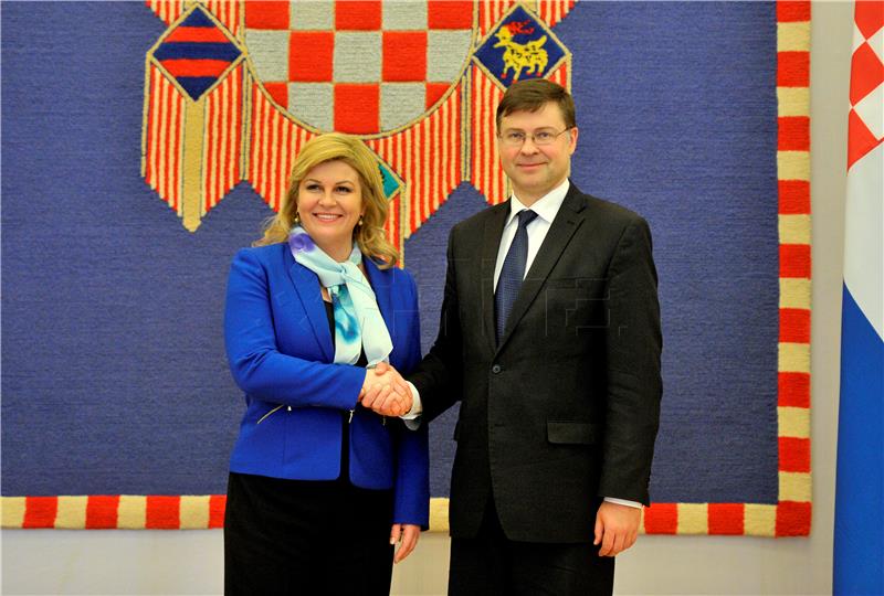 Dombrovskis pledges support to Croatia's efforts to introduce euro