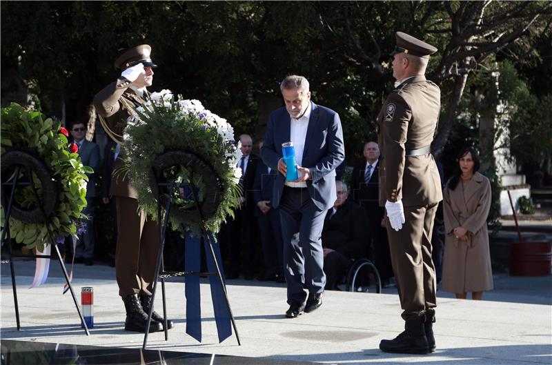 Povodom obilježavanja blagdana Svih svetih i Dušnog dana položeni vijenci na Mirogoju