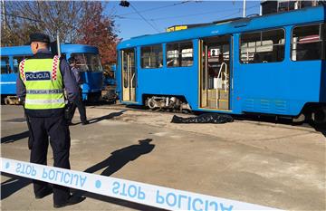 Žena poginula u padu pod tramvaj na terminalu Črnomerec