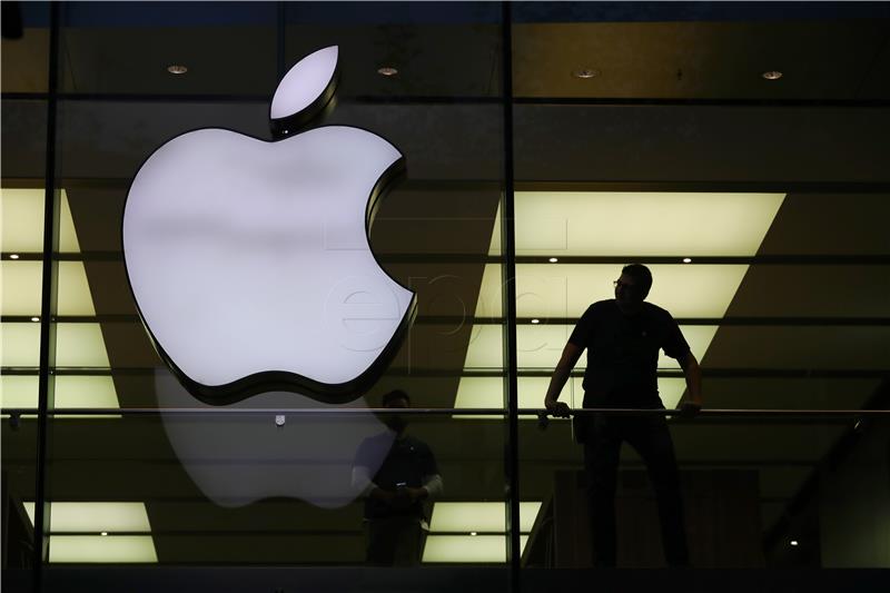 (FILE) GERMANY ECONOMY APPLE RESULTS