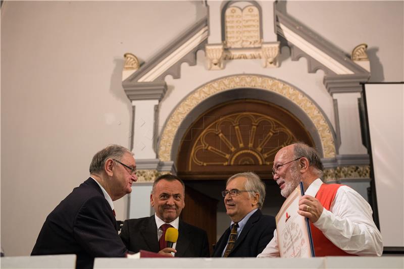 Dodijeljena Ekumenska povelja akademiku Josipu Bratuliću