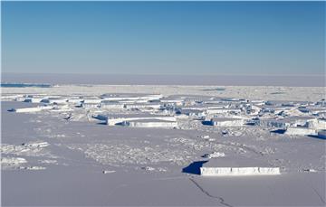 ANTARCTICA SCIENCE LARSEN TABULAR ICEBERGS