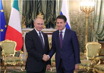 Putin prihvatio poziv da posjeti Italiju